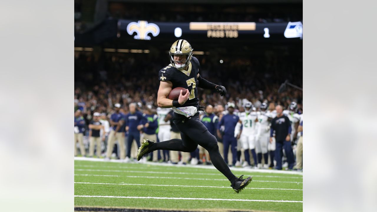 Seattle Seahawks fall 39-32 to New Orleans Saints, Taysom Hill 