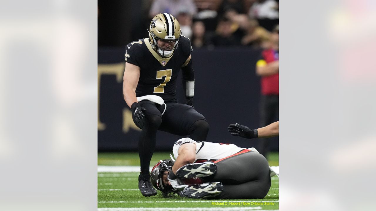 New Orleans Saints linebacker Pete Werner (20) in action during an NFL  football game against the Tampa Bay Buccaneers, Sunday, Sept. 18, 2022, in New  Orleans. (AP Photo/Tyler Kaufman Stock Photo - Alamy