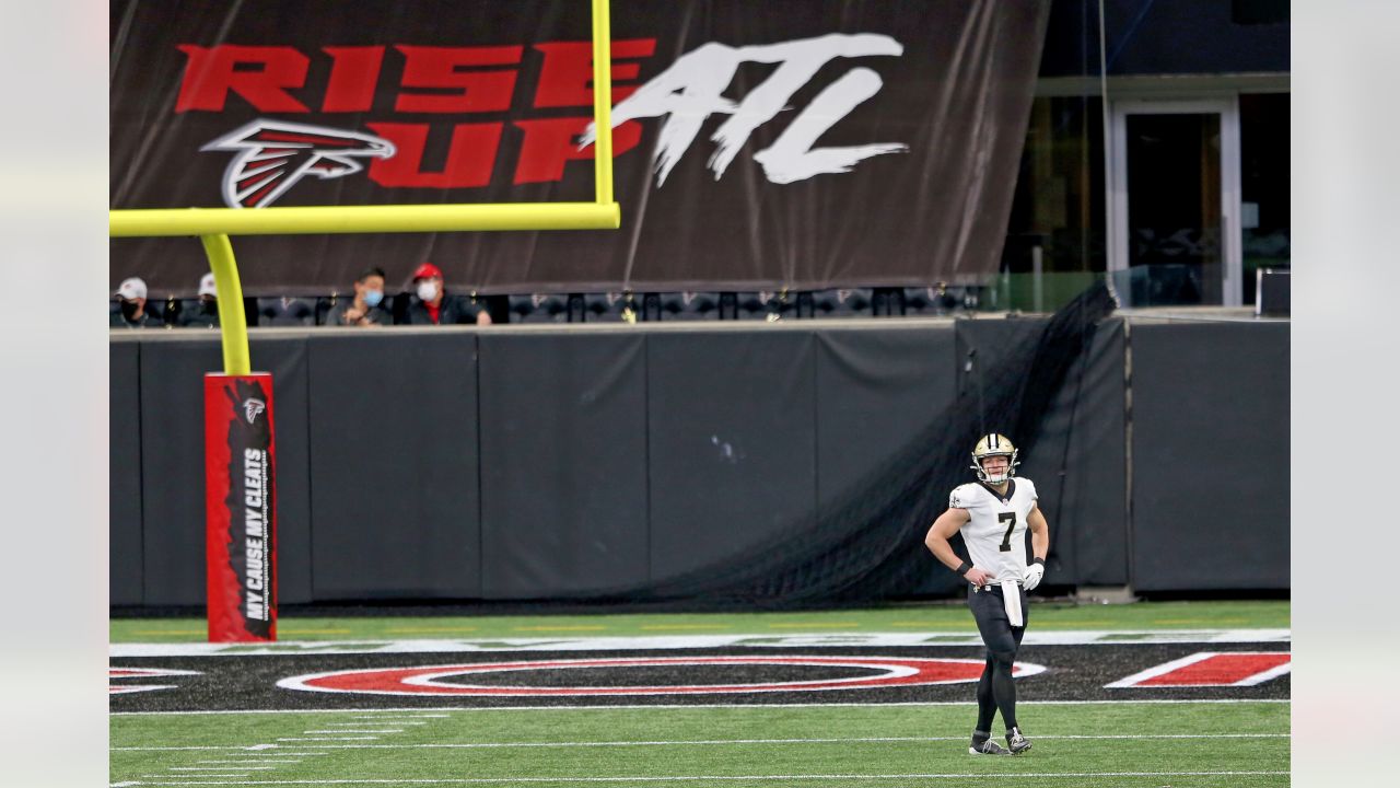 Hill throws 2 TD passes, Saints hold off Falcons 21-16