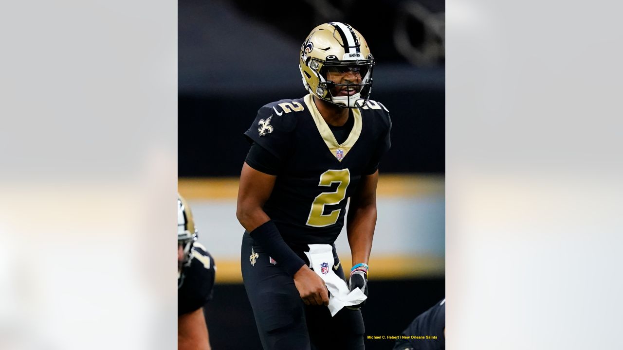 NFL Week 4 Uniforms: Black Helmets for Saints & Commanders, Throwbacks for  Giants, 49ers + More – SportsLogos.Net News