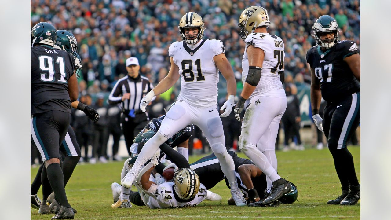 Philadelphia Eagles warm up before game against New Orleans Saints