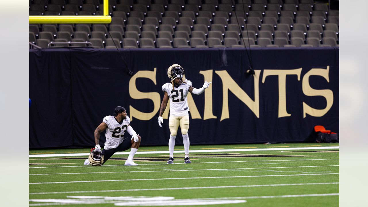 A 'rejuvenated' Derek Carr looks right at home in Saints' debut