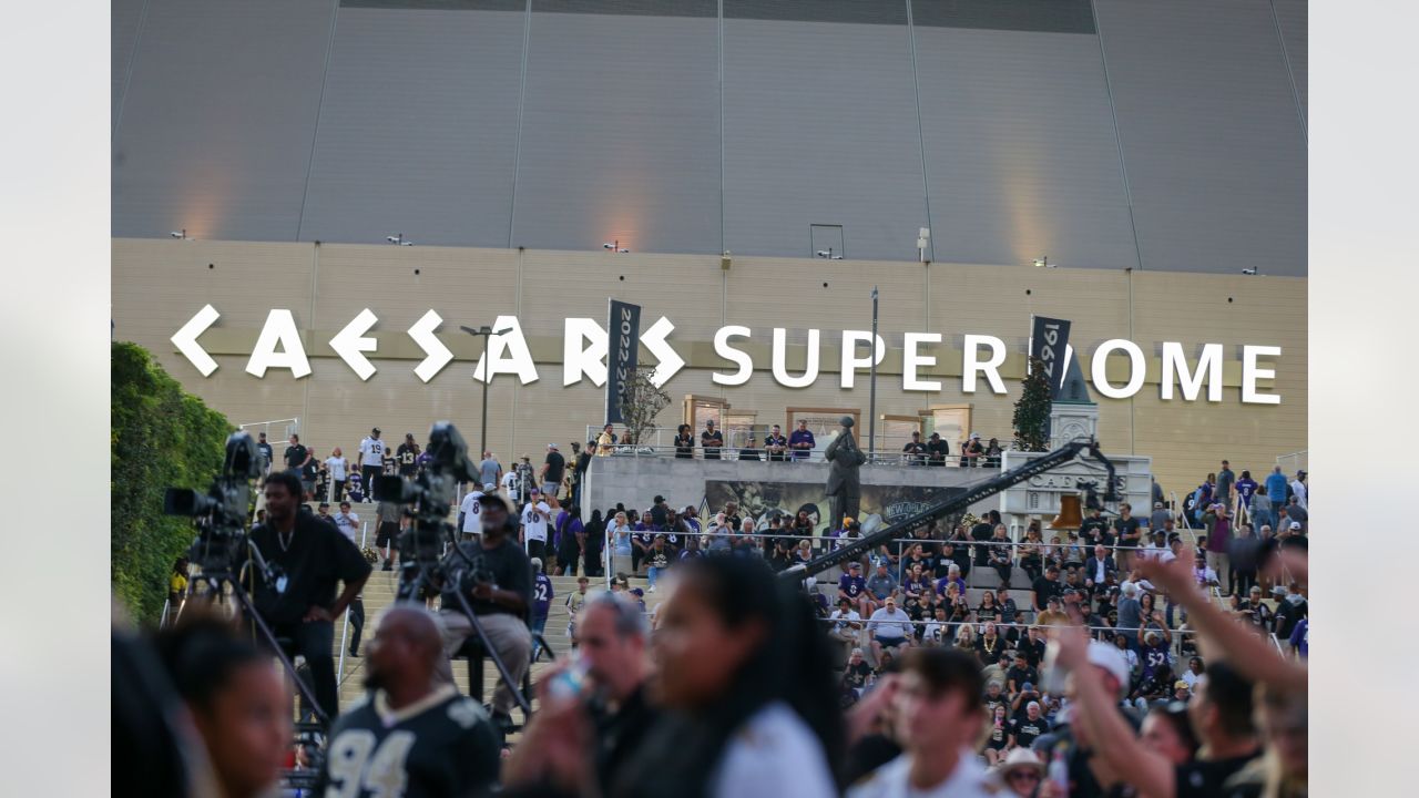 New Orleans Saints fans celebrate a 24-23 win over the Baltimore Ravens  after an NFL game at M&T Bank Stadium in Baltimore, Maryland, October 21,  2018. Photo by David Tulis/UPI Stock Photo - Alamy