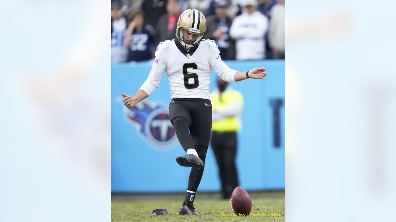 New Orleans, USA. 10th Sep, 2023. Tennessee Titans linebacker Jack Gibbens  (50) and defensive tackle Jeffrey Simmons (98) both tackle New Orleans  Saints running back Jamaal Williams (21) during a National Football