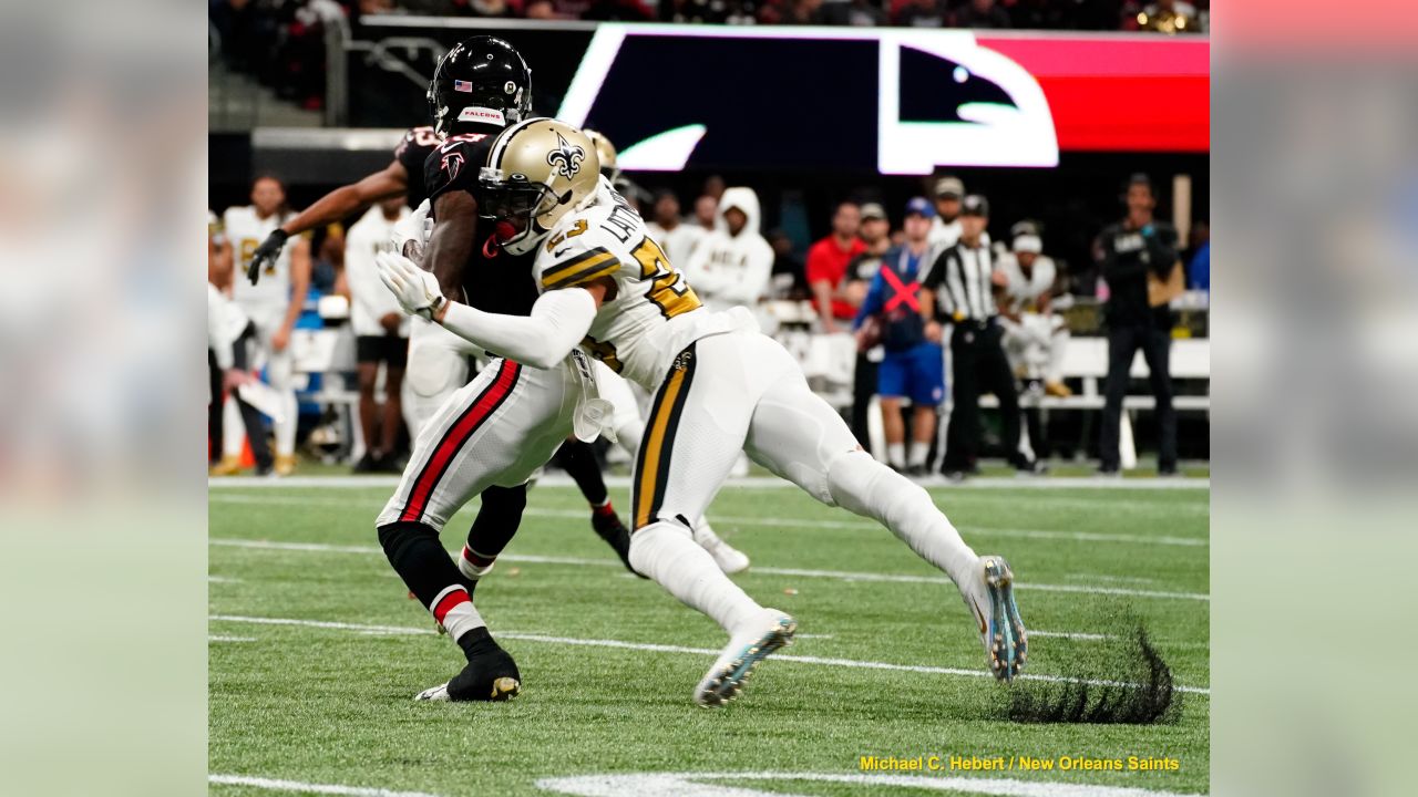 Running back Deuce McAllister of the New Orleans Saints stiff arms