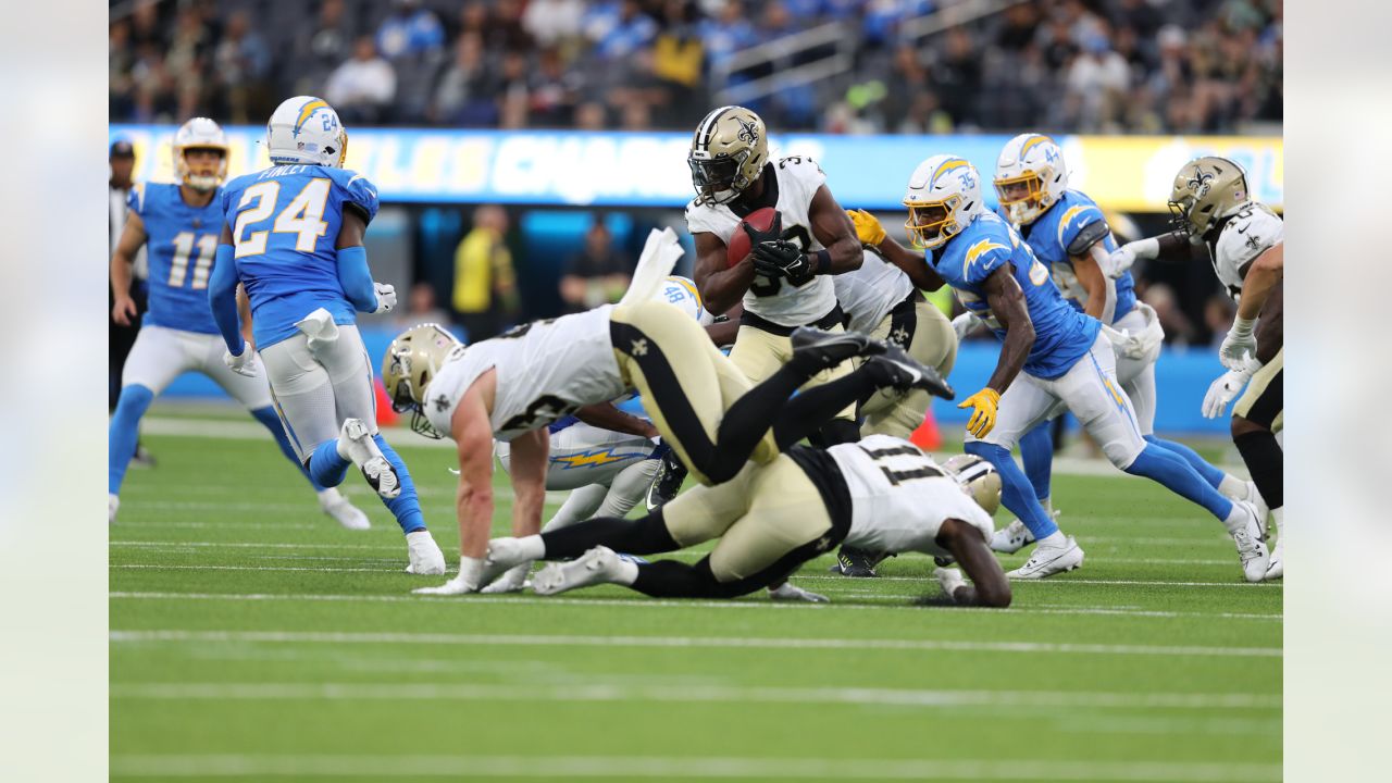 Photos: Chargers vs Rams Game Action