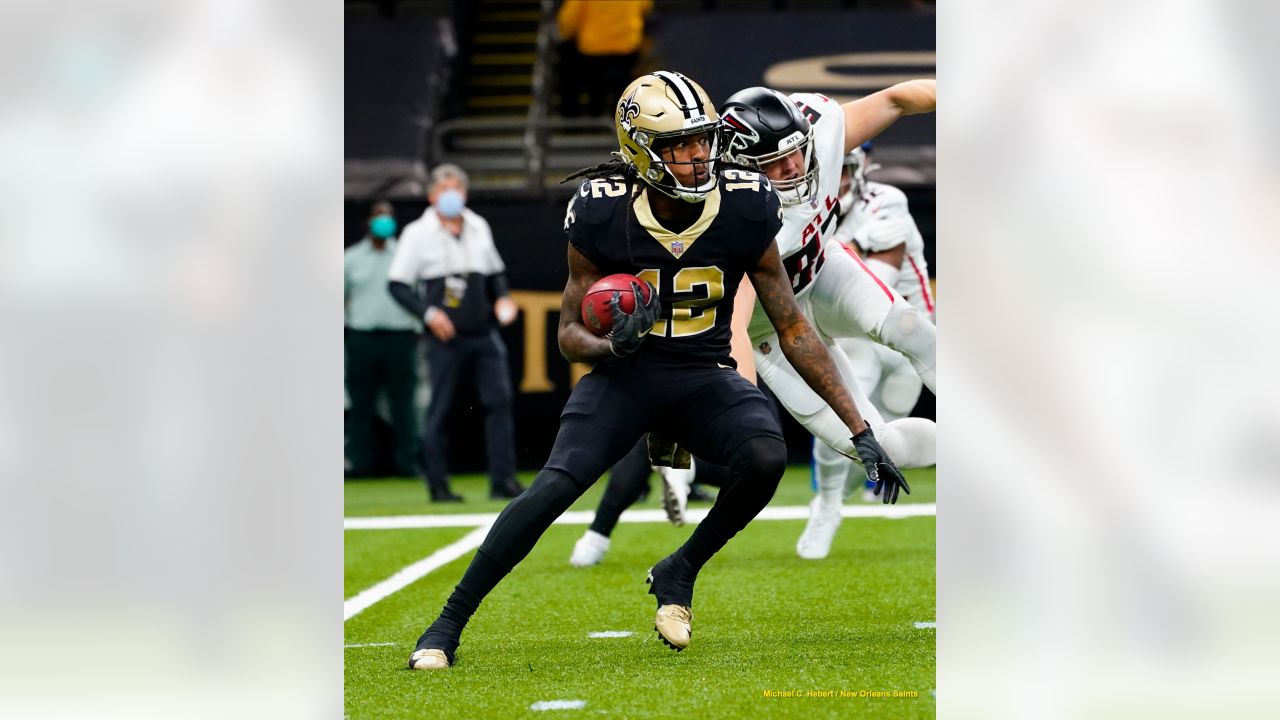 New Orleans Saints quarterback Taysom Hill warms up before an NFL football  game against the New York Giants in New Orleans, Sunday, Oct. 3, 2021. (AP  Photo/Derick Hingle Stock Photo - Alamy