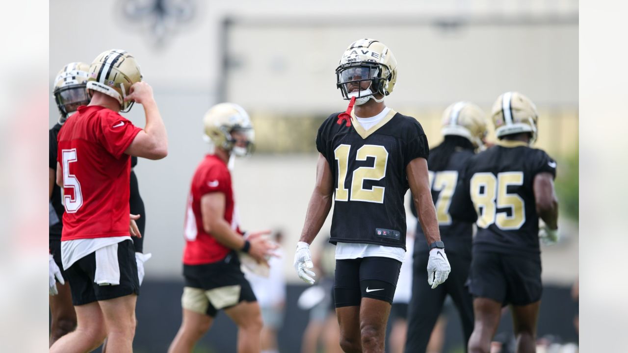 Taysom Hill signing autographs at Saints training camp. : r/Saints