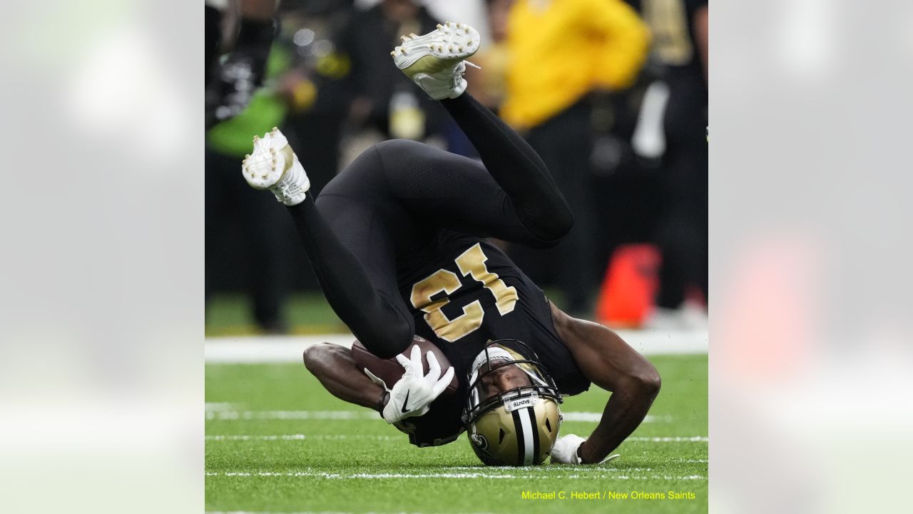 New Orleans Saints linebacker Pete Werner (20) in action during an NFL  football game against the Tampa Bay Buccaneers, Sunday, Sept. 18, 2022, in New  Orleans. (AP Photo/Tyler Kaufman Stock Photo - Alamy