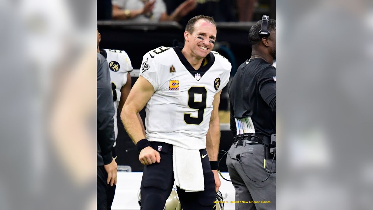 November 29, 2018: New Orleans Saints quarterback Drew Brees #9 under  center during a Thursday Night Football NFL game between the New Orleans  Saints and the Dallas Cowboys at AT&T Stadium in