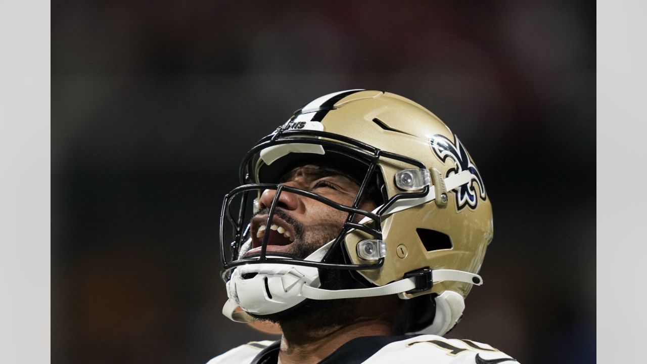 Saints keep slim playoff hopes alive with 21-18 victory over Falcons