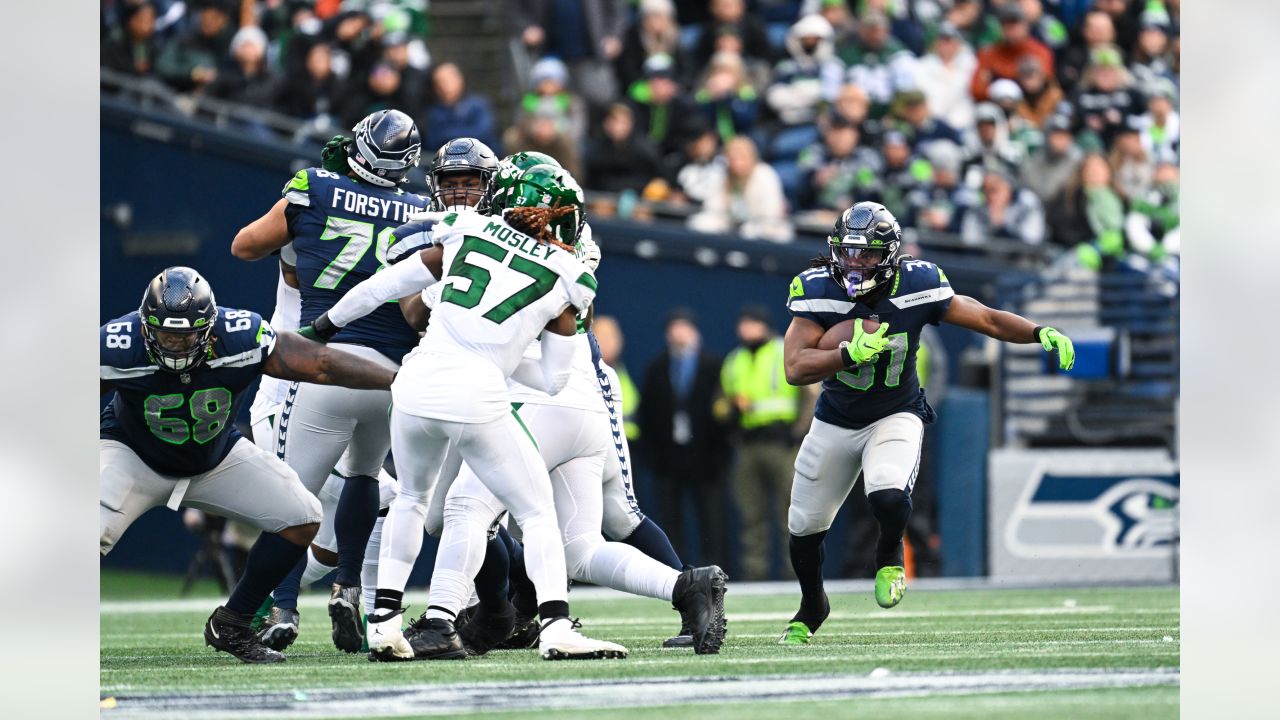 Injury Update: Seahawks Jordyn Brooks ruled out for rest of Week 17 - Field  Gulls