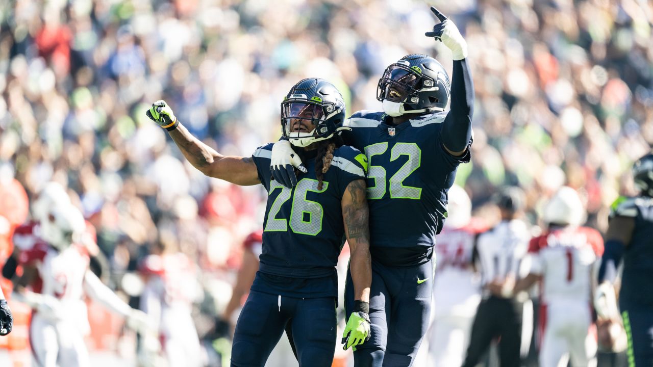 Seahawks LB Darrell Taylor runs onto the field after an interception,  giving Seattle a real 12th man 