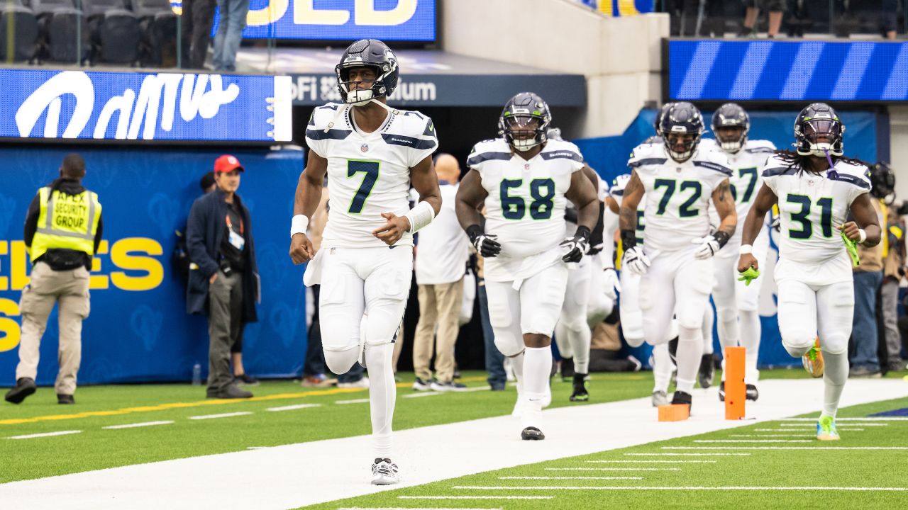 LOOK: Seahawks' Geno Smith, Kenneth Walker III point fingers at each other  in sideline spat vs. Rams 