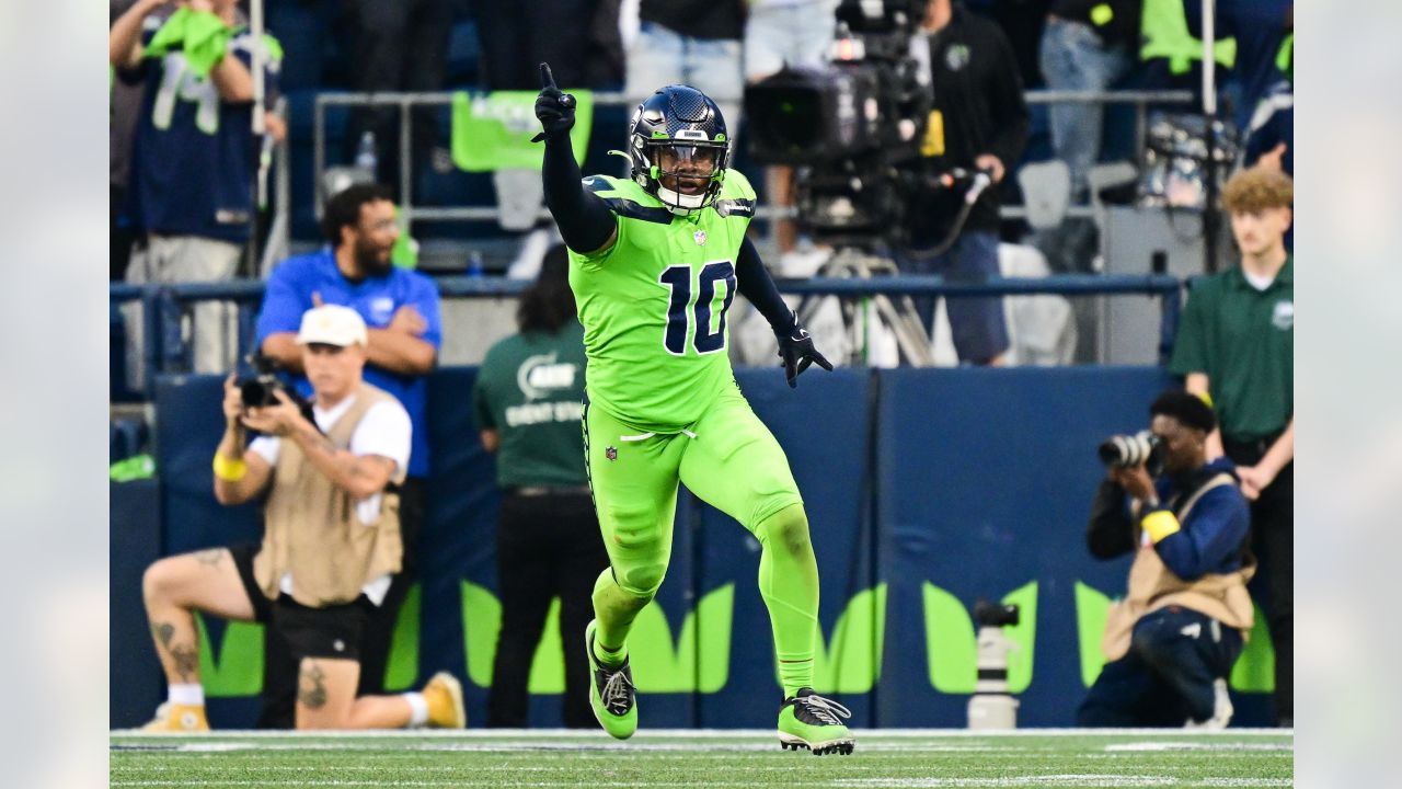 Seahawks sign Uchenna Nwosu to 3-year extension