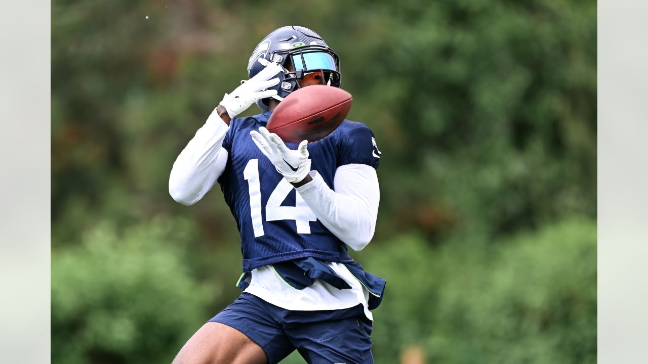 Geno Smith leads first-team offense during first day of Seahawks' OTAs