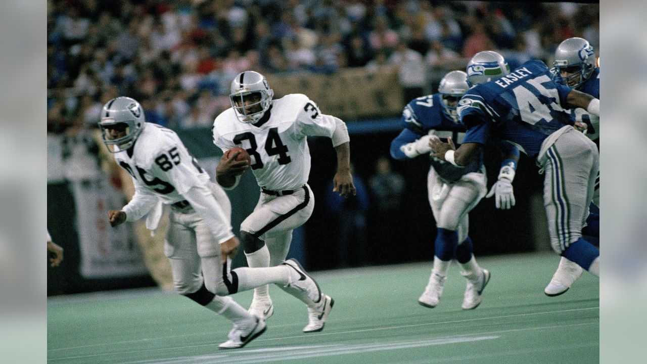 Seattle Seahawks place kicker Jason Myers (5) runs down the field during a  preseason NFL Football game in Arlington, Texas, Friday, Aug. 27, 2022. (AP  Photo/Michael Ainsworth Stock Photo - Alamy