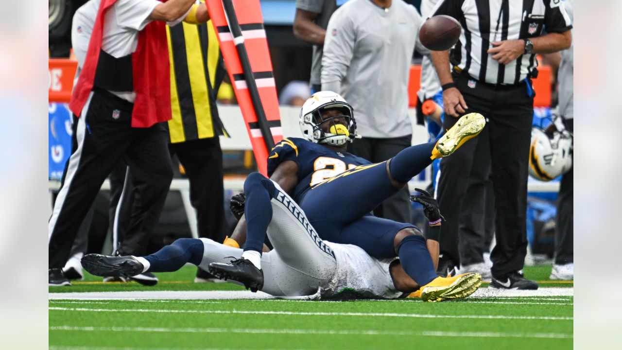 Seattle Seahawks running back Kenneth Walker III (9) wears customized  cleats before an NFL football game against the Los Angeles Rams, Sunday,  Dec. 4, 2022, in Inglewood, Calif. (AP Photo/Kyusung Gong Stock