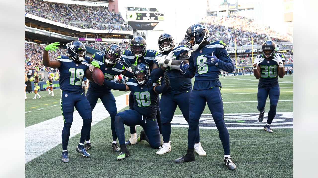 Post-Game Rapid Reaction: Seahawks offense goes ice cold in 24-10 loss to  Chiefs - Field Gulls