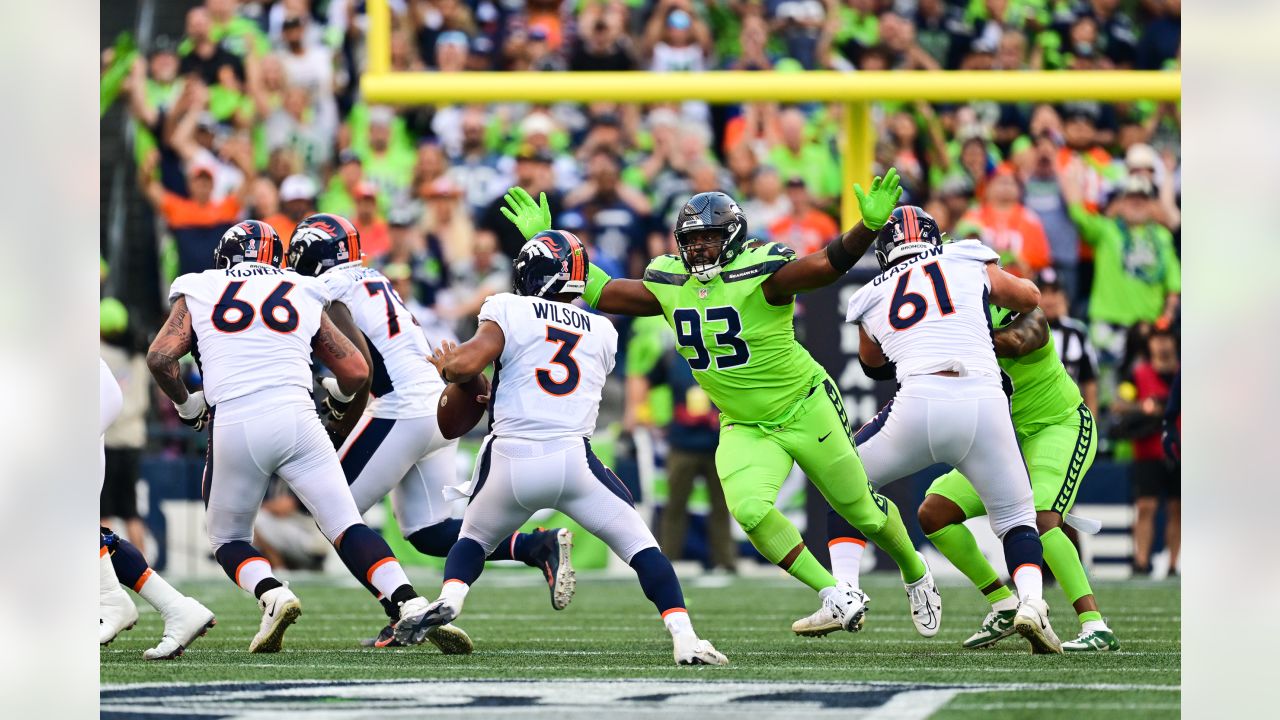 2022 Week 1 Seahawks vs. Broncos Michael Jackson Recovers Javonte