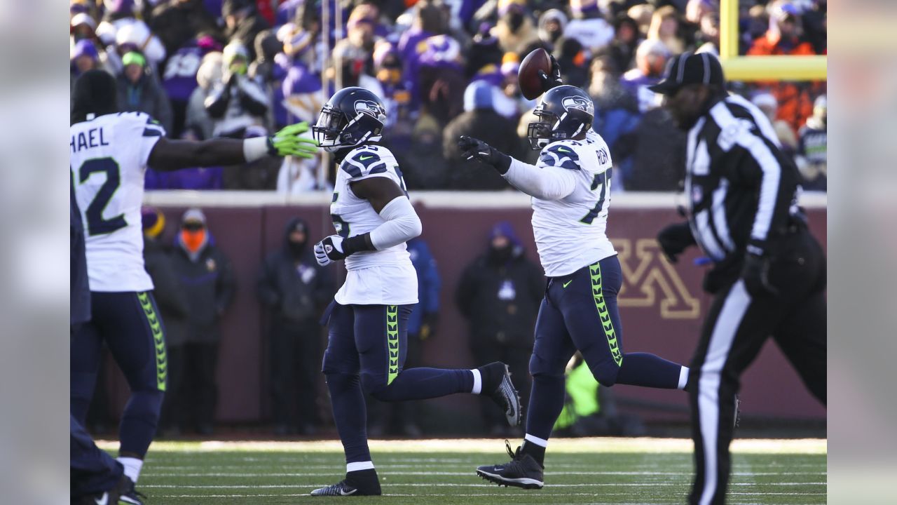 Seahawks escape with 10-9 win over Vikings after Blair Walsh miss