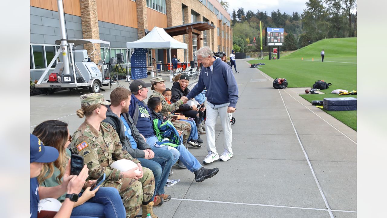 Seahawks Recognize Military & Veterans in Honor of NFL's Salute to Service  Month