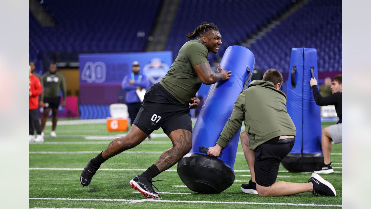 NFL Mock Draft 2023: Seahawks take surprise defensive lineman at 20th  overall - Field Gulls