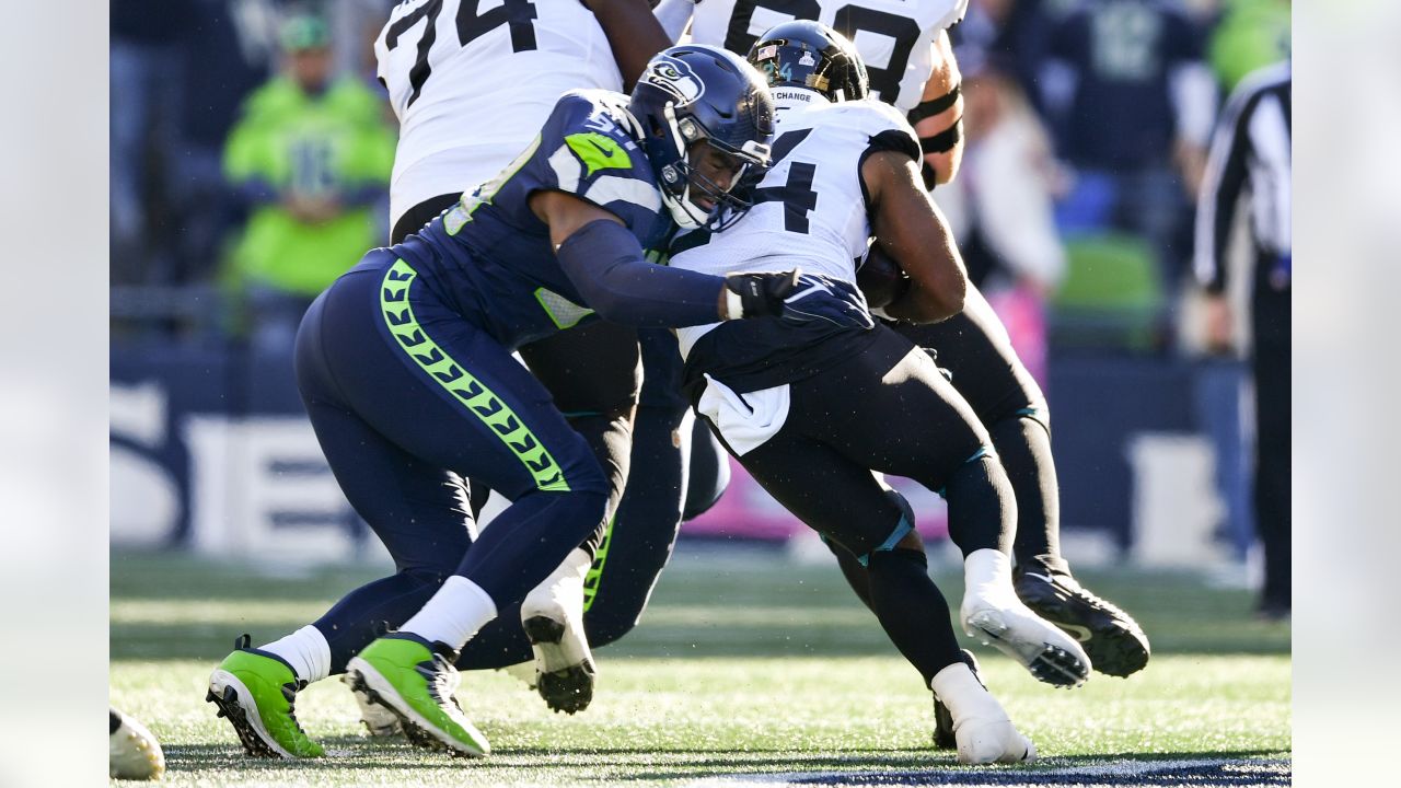 Seahawks end losing streak with comfortable 31-7 win over