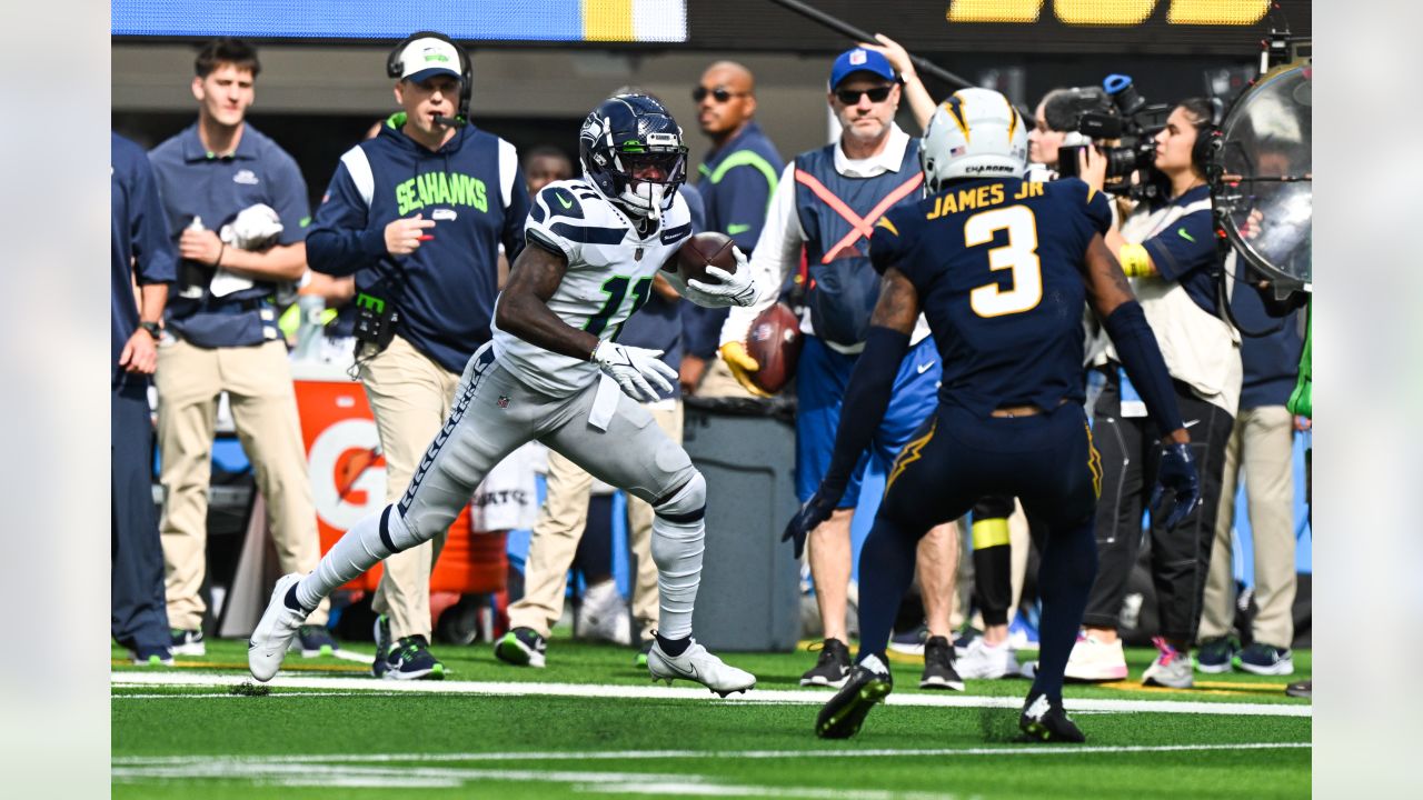 Seattle Seahawks running back Kenneth Walker III (9) wears customized  cleats before an NFL football game against the Los Angeles Rams, Sunday,  Dec. 4, 2022, in Inglewood, Calif. (AP Photo/Kyusung Gong Stock