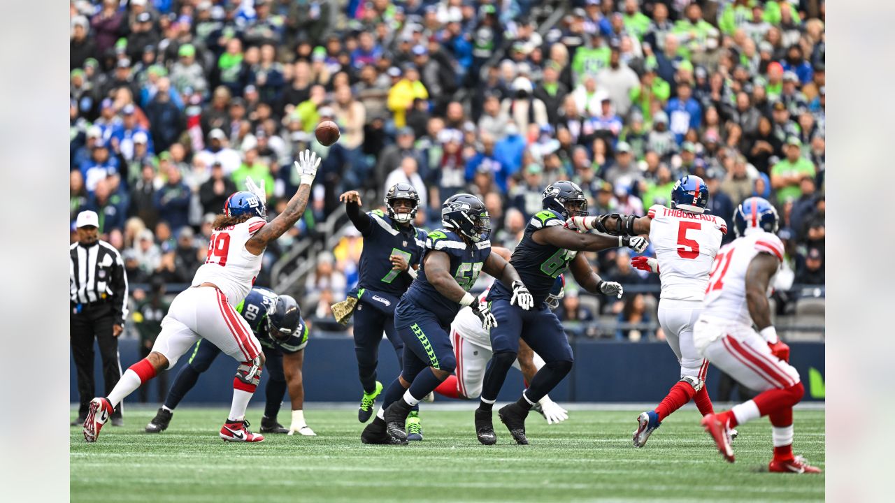 Seahawks all studs in 27-13 win over the Giants