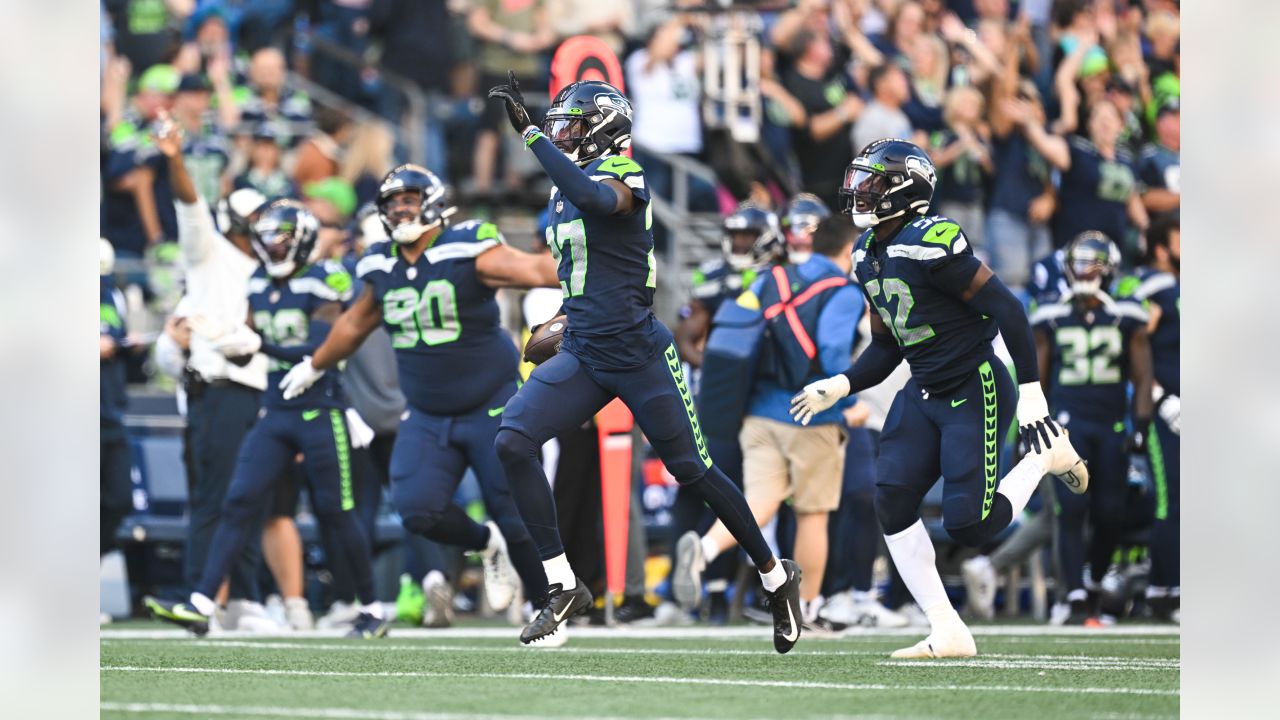 ESPN projects modest rookie season for Seahawks' Kenneth Walker III (with a  caveat) - Field Gulls