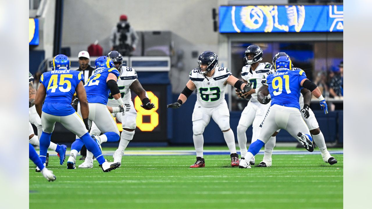 Seahawks vs. Rams: Geno Smith's late touchdown pass leads Seattle to huge  27-23 win - Field Gulls