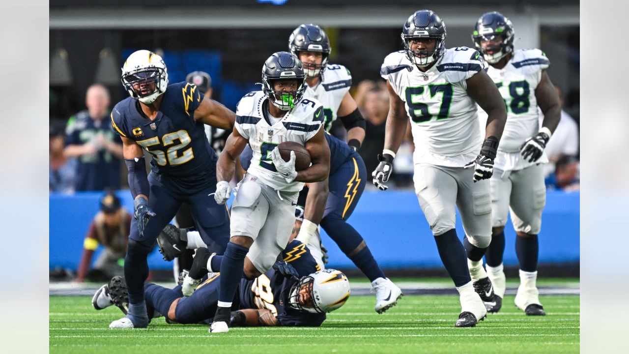 Seahawks move into first place in NFC West with win over Chargers