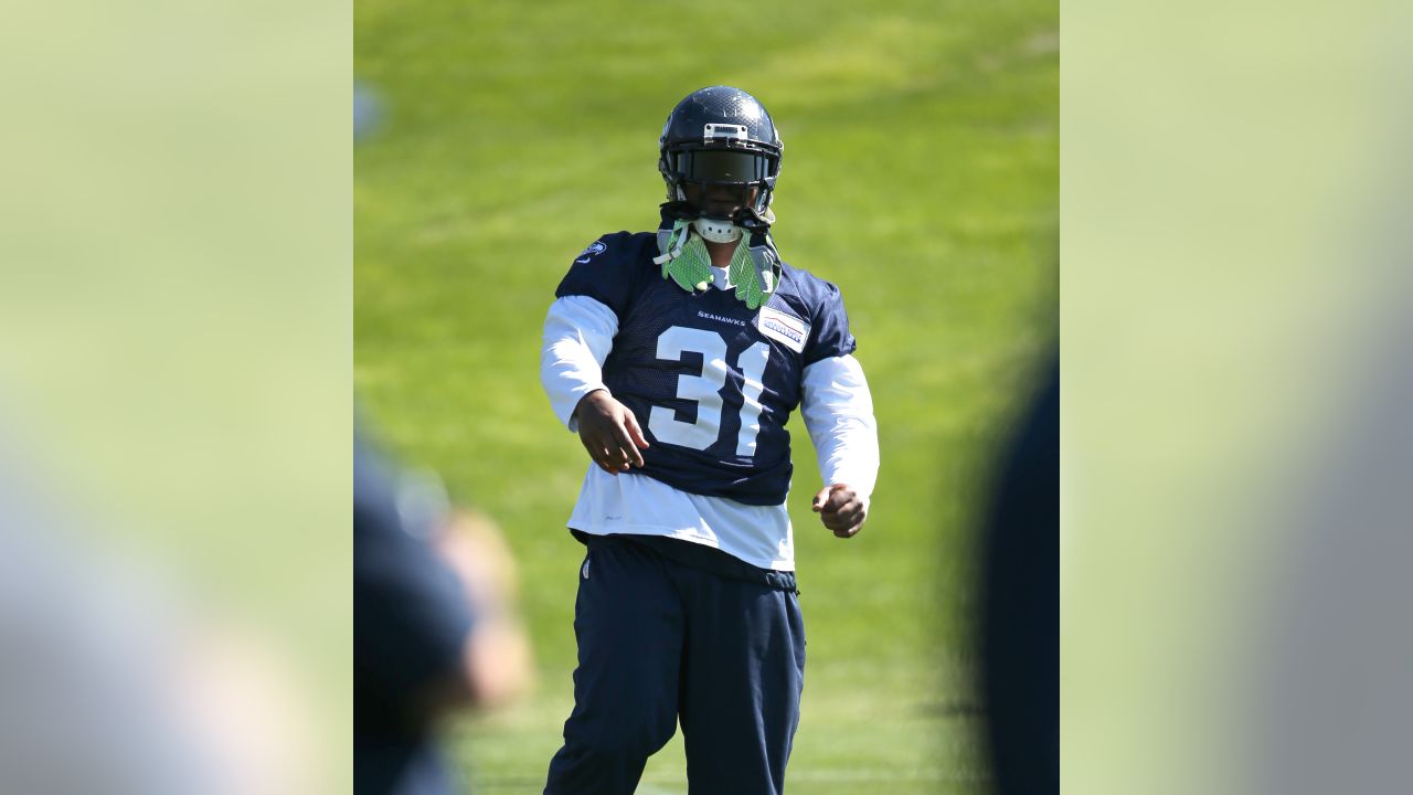 Marshawn Lynch wears Chancellor's jersey during practice