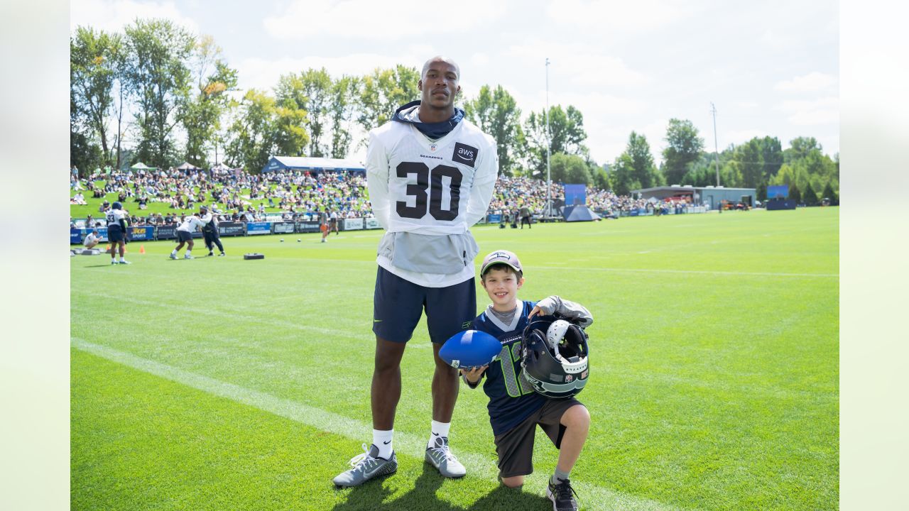 Seahawks Celebrate Military & Veterans with NFL's Salute to Service  Initiative