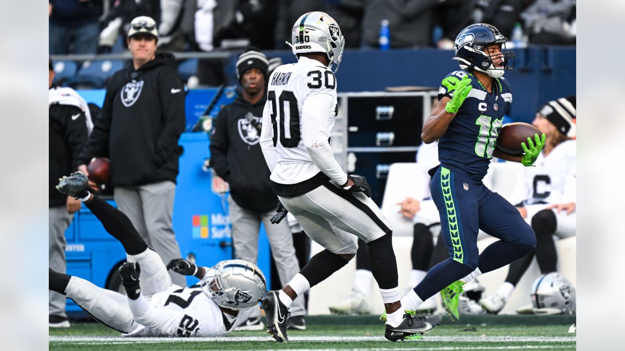 Seattle Seahawks quarterback Geno Smith warms up before an NFL football  game against the Las Vegas Raiders Sunday, Nov. 27, 2022, in Seattle. (AP  Photo/Caean Couto Stock Photo - Alamy