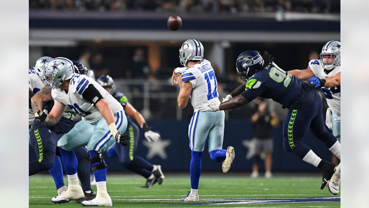 Lock has TD, 3 picks in Seahawks' preseason loss to Cowboys - The Columbian