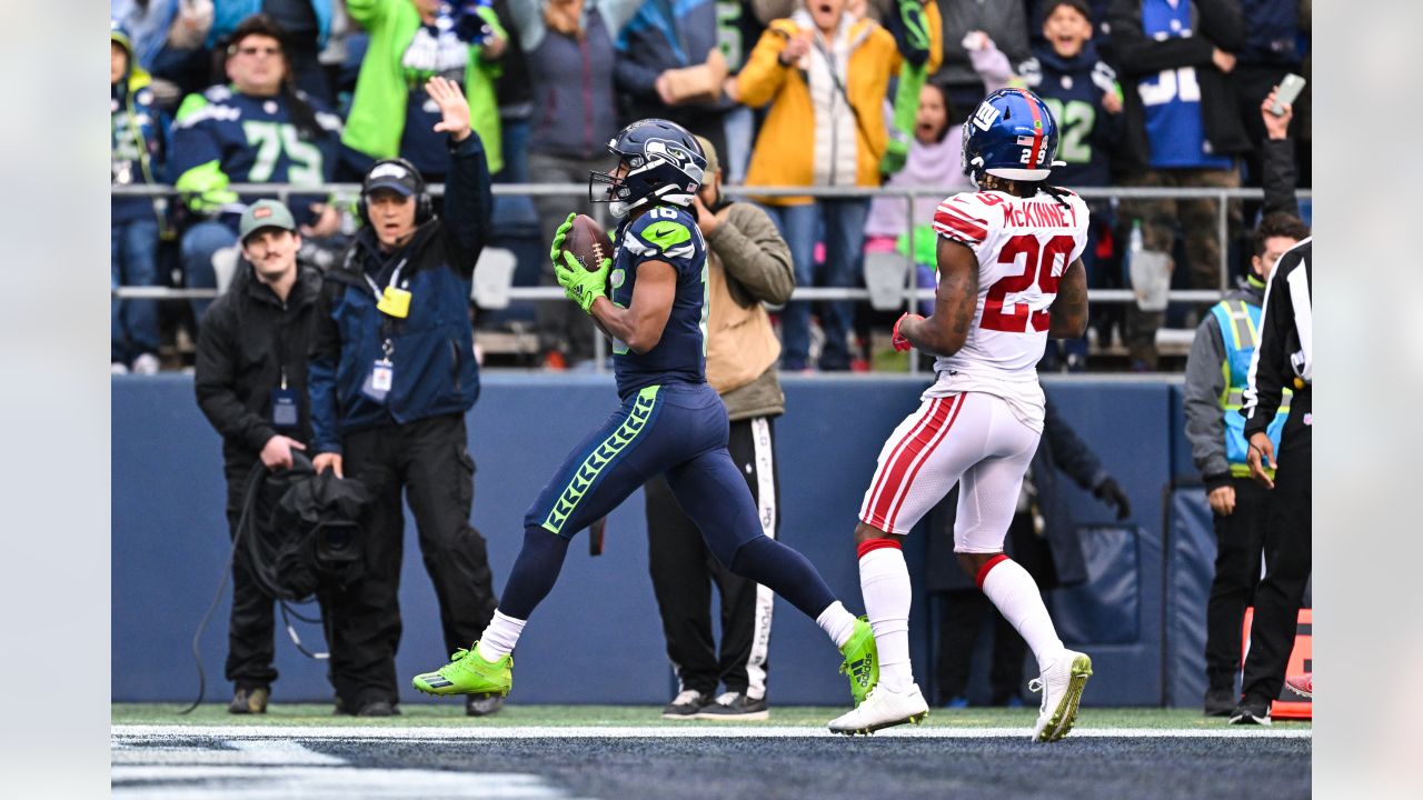 Seahawks vs. Giants: Seattle pulls away from Giants 27-13 for third  straight win - Field Gulls