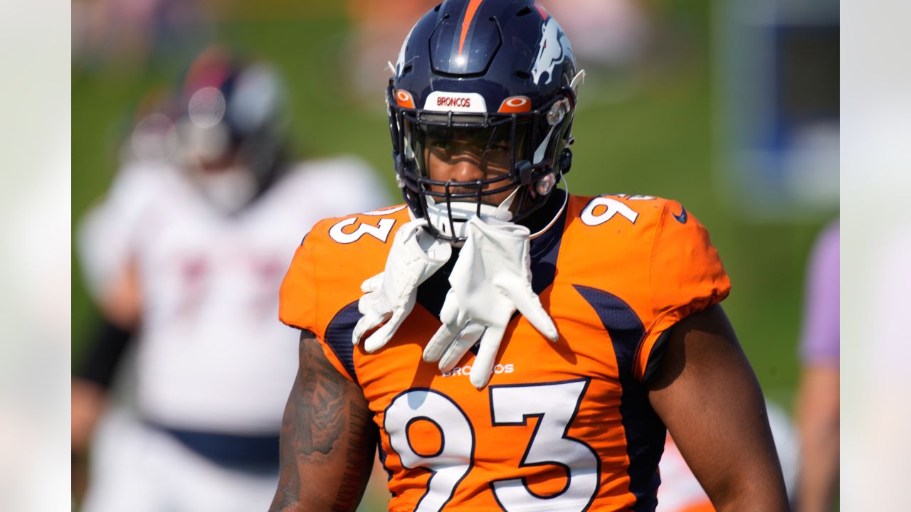 Seahawks, ex-Broncos' Dre'Mont Jones agree to contract