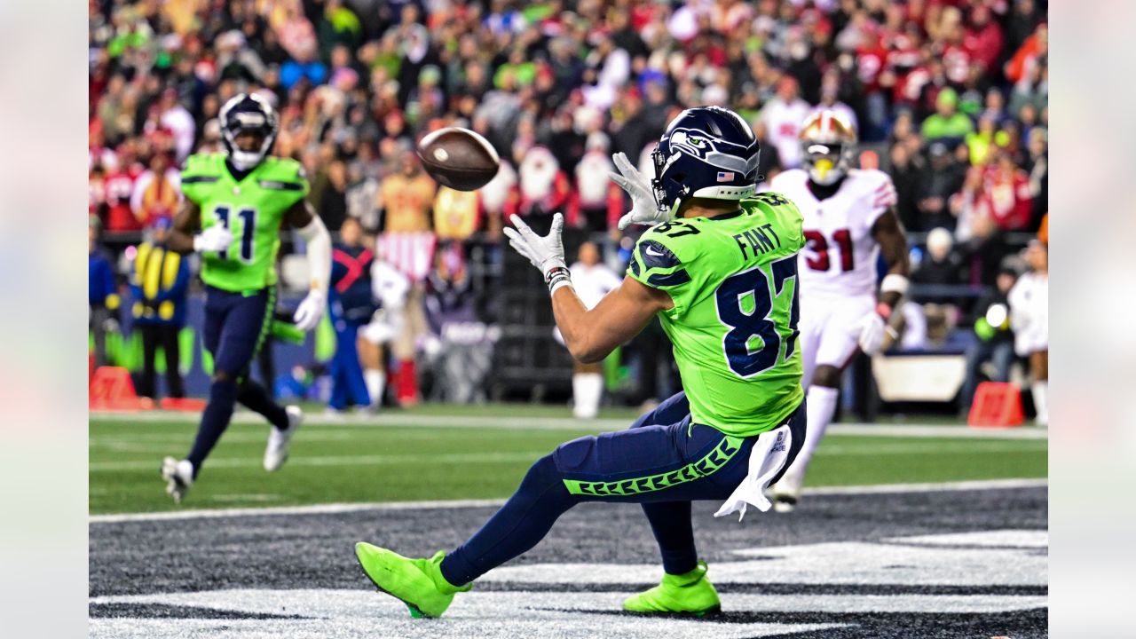 Seahawks WR Tyler Lockett to have hand surgery, hopes to return - ESPN