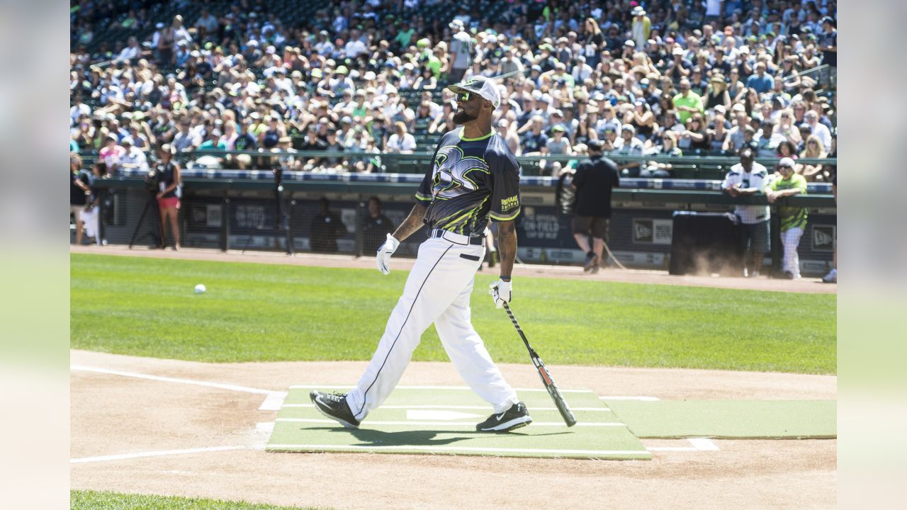 Seahawks players, Seattle sports stars highlight celebrity softball game -  Field Gulls