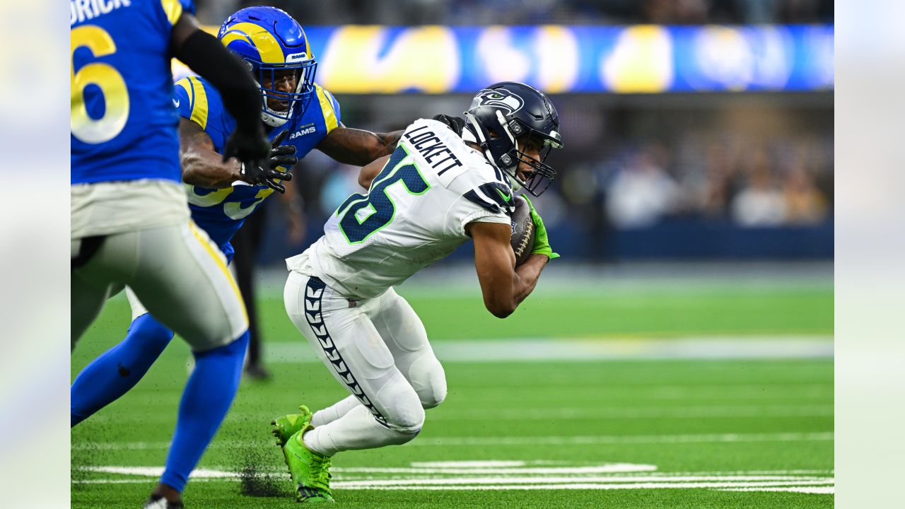 2022 Week 18 Seahawks vs. Rams Kenneth Walker III Spins Outside For 15-Yard  Run Highlight