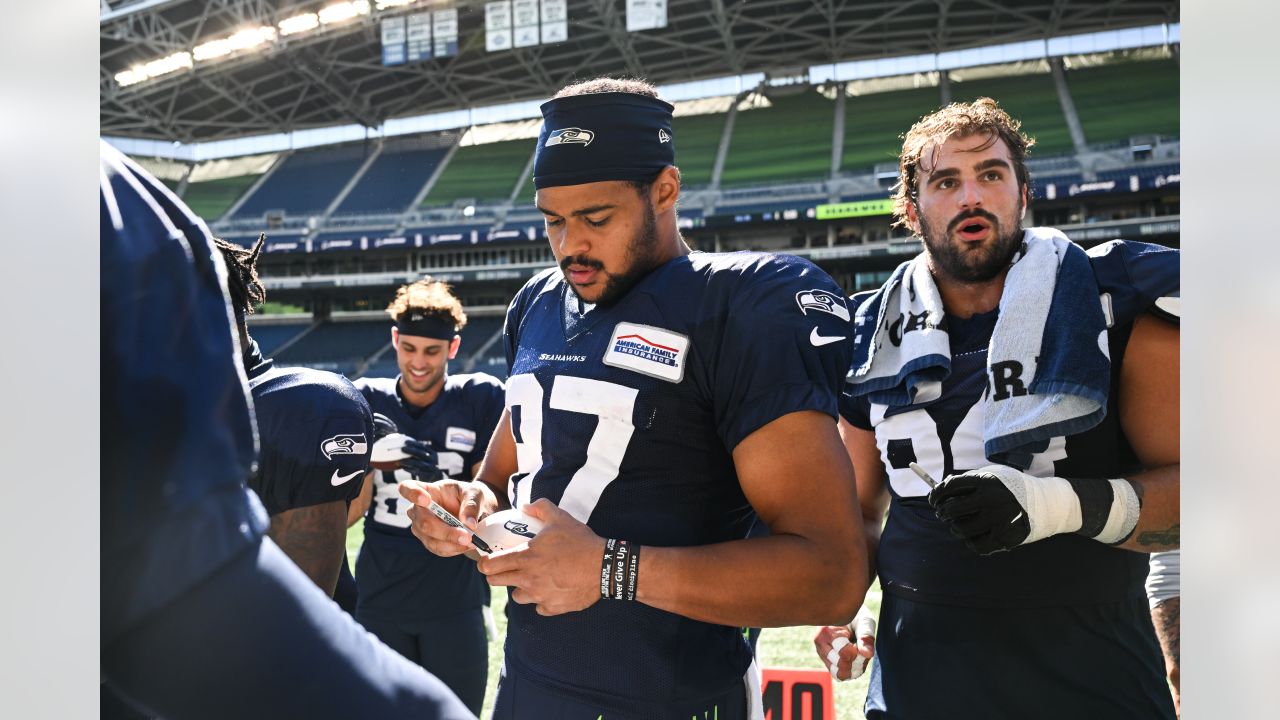 Michael Bennett Named 2022 Seahawks Legend Of The Year