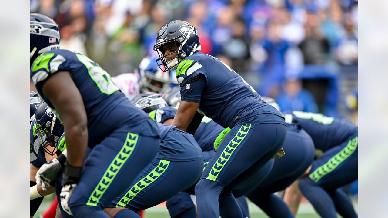 Seattle Seahawks - A city excited for the future. Geno Smith has officially  signed his extension! ✍️ 