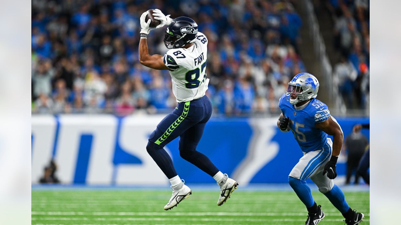 Seattle Seahawks Dk Metcalf Autographed 16 x 20 Playoff Catch Photograph - Signed in Silver