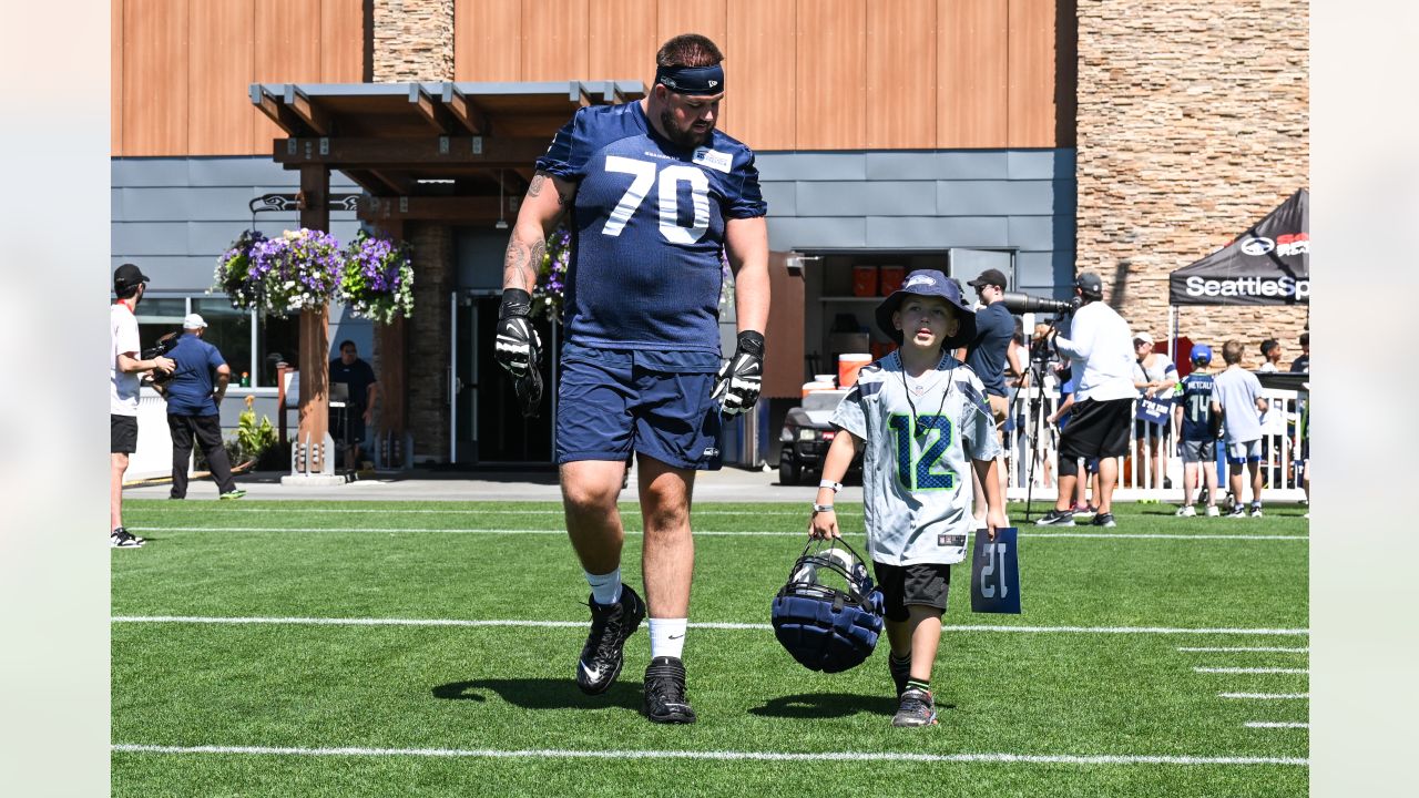 Pro Football Focus thinks very lowly of the Seahawks offensive line - Field  Gulls