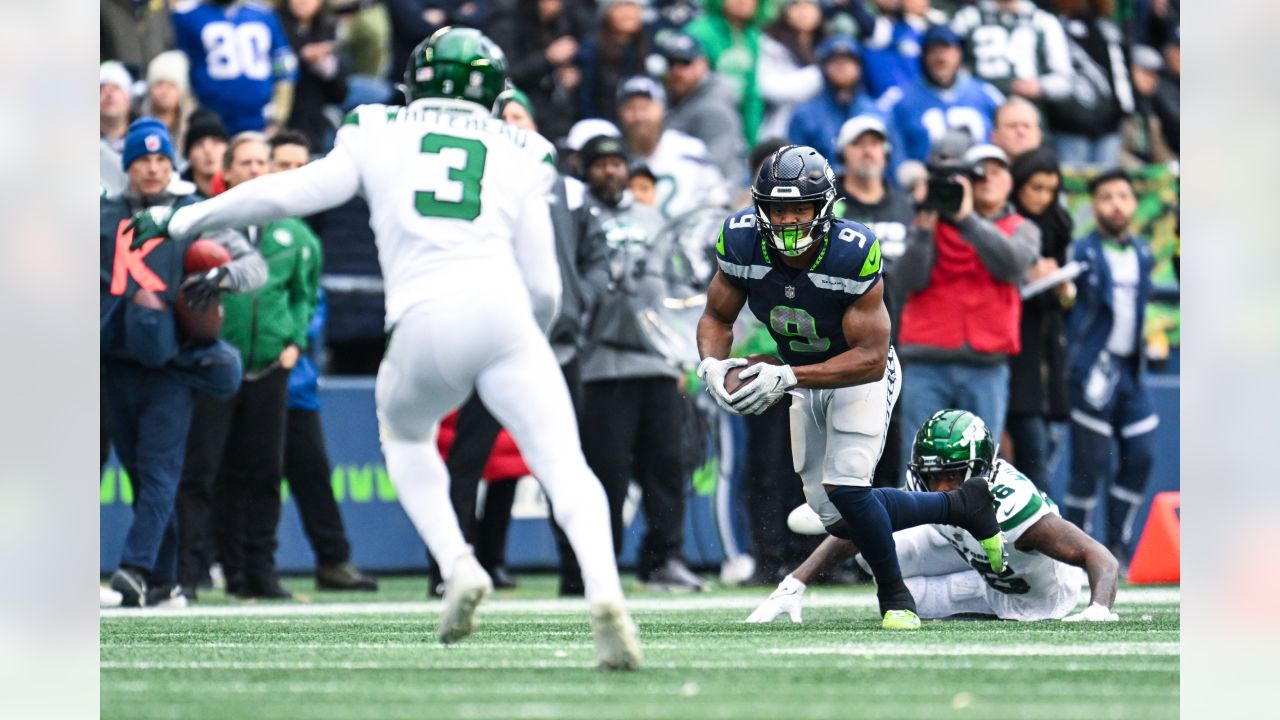 Watch: Seahawks FS Quandre Diggs with an INT to end Jets first drive -  Field Gulls