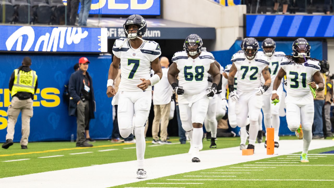 Seattle Seahawks QB Geno Smith Has Respectable Fear, Familiarity with Las  Vegas Raiders Defense - Sports Illustrated Seattle Seahawks News, Analysis  and More