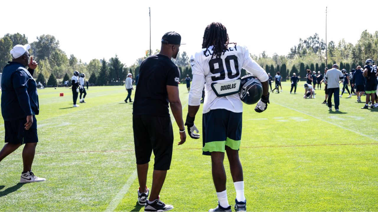 Seahawks activate L.J. Collier from injured reserve, DK Metcalf day-to-day