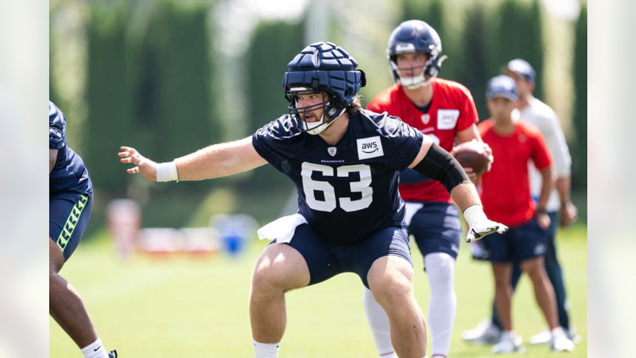 Seahawks wary of Walker, Charbonnet injuries as camp rolls on - ESPN